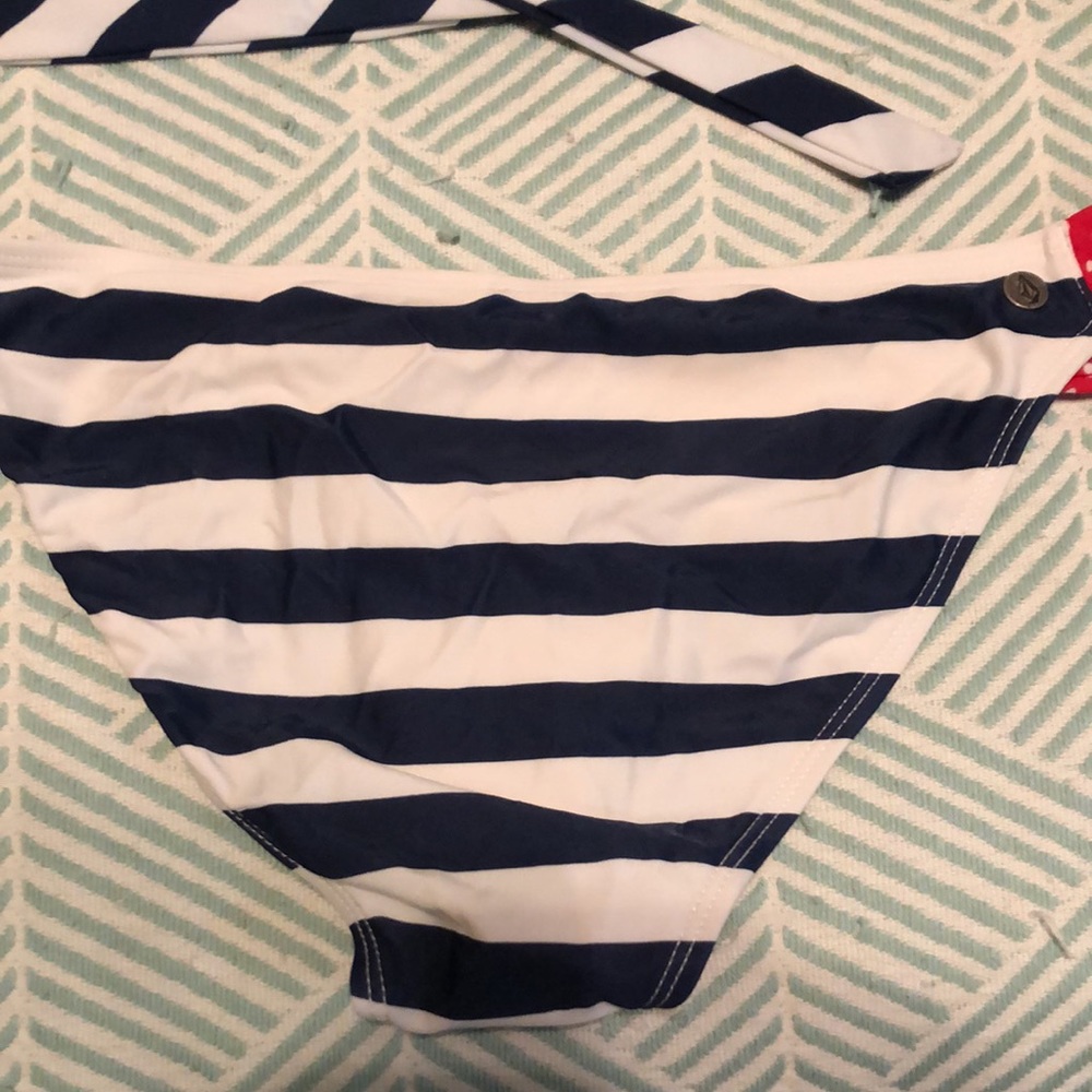 Volcom bikini - Picture 11 of 12